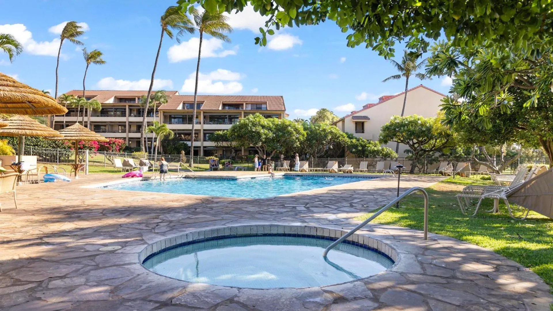 Holiday home Ocean Bliss Awaits - Spacious Lanai - Outdoor Grill - Golf Course Views Lahaina