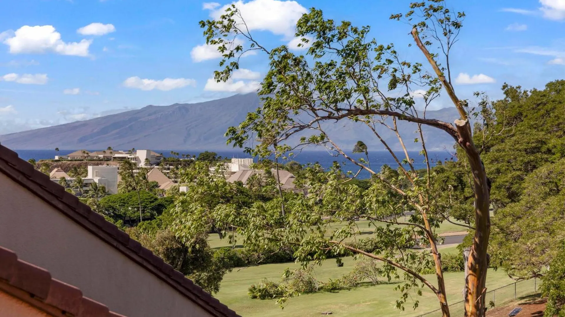 Ocean Bliss Awaits - Spacious Lanai - Outdoor Grill - Golf Course Views Lahaina